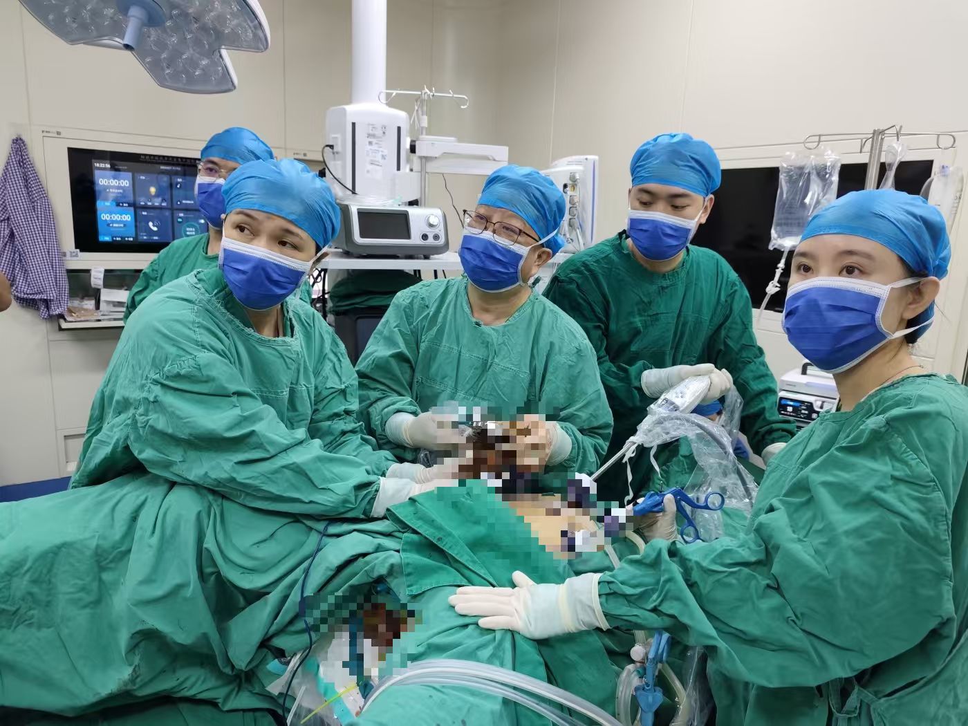 全球首例！南华大学附一院顺利完成直肠癌腹腔镜术中放疗